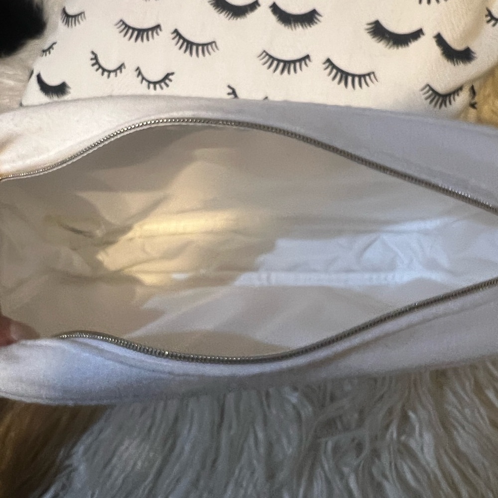 CHANEL White Cosmetic Bag - Picture 2 of 2